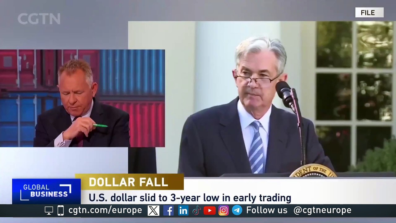 Are investors losing confidence in the US as the dollar falters?