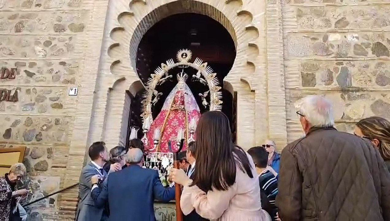 La Virgen de la Salud sale un año más de Santa Leocadia