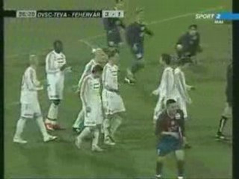 Dvsc fehervar but contre camp
