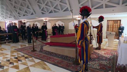 Autoridades e funcionários do Vaticano se despedem de Francisco