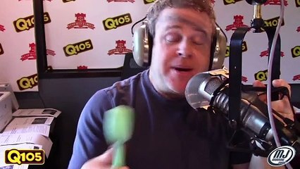 MJTV: Froggy Finds a Vibrating Device in Roxanne's Purse