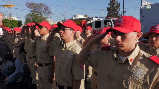 Rinden homenaje a bomberos caídos en las explosiones del 22 de abril