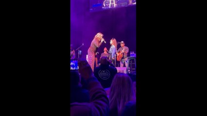 WKML Stars & Guitars Fayetteville - Lauren Alaina Performs 'What Ifs' with a Special Guest