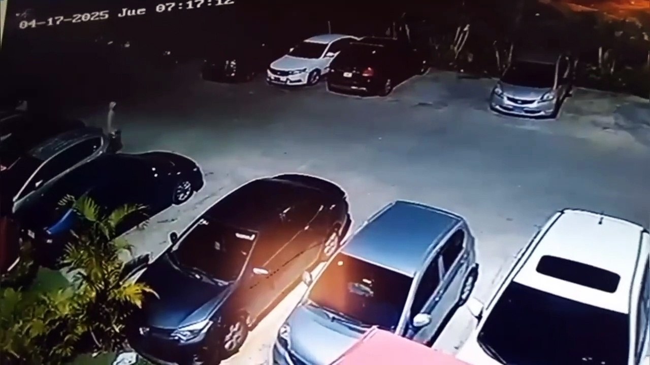 Vecinos del residencial Carmen Renata III, en el sector Pantoja, Santo Domingo Oeste, denunciaron hoy los constantes actos de vandalismo, robos de baterías y de motores por parte de desaprensivos, quienes se pasean a tempranas horas de la madrugada para h