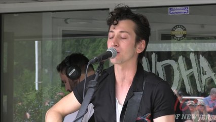 Des Rocs Performing "Manic Memories (Acoustic)" For WDHA