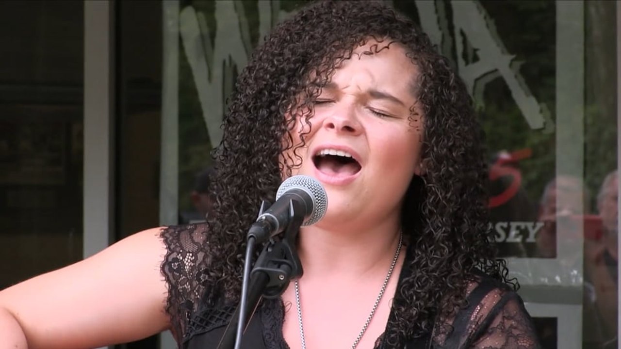 Plush Performs "Hate" For WDHA