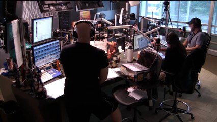 How To Avoid Someone While Wearing A Mask