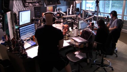 How To Avoid Someone While Wearing A Mask