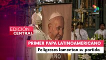 Devotos de la iglesia católica rinden tributo al Papa Francisco