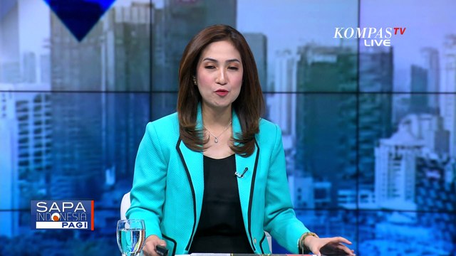 Truk Muatan Air Mineral Terguling Usai Tabrak Pembatas Jalan Akibat Sopir Ngantuk