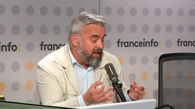 Alexis Corbière se déclare opposé à la participation d'Emmanuel Macron aux obsèques du Pape et contre la mise en berne des drapeaux français samedi