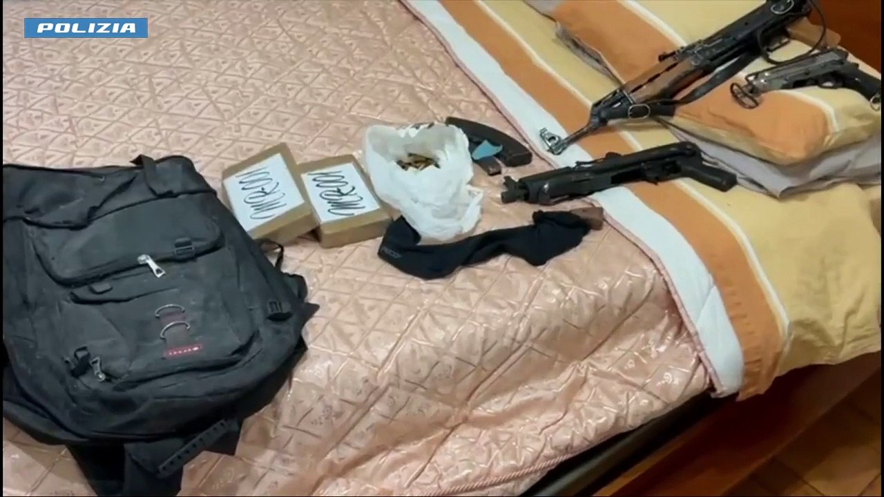 Armi da guerra e due chili di droga, arrestato un quarantenne a Catania