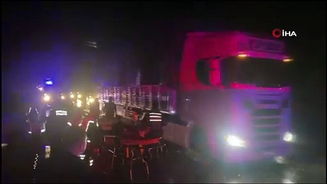 Ters yöne giren traktör otomobil ile çarpıştı!