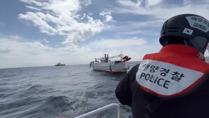 제주 해상 어선 화재...선원들이 소화기로 진화 / YTN