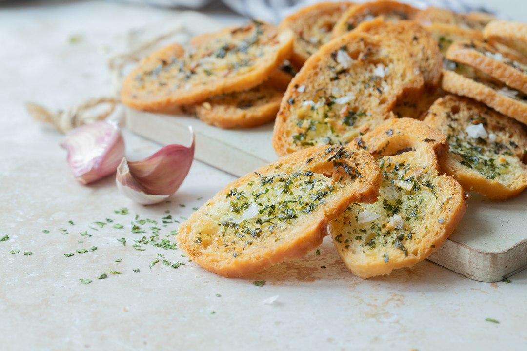 Chips de pan de ajo