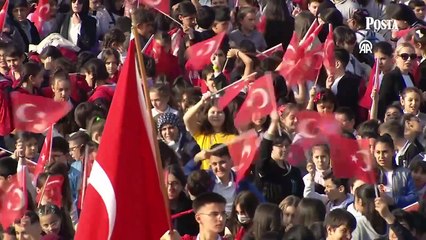 Türkiye 23 Nisan'ı kutluyor! Bakan Tekin, çocuklarla Anıtkabir'i ziyaret etti