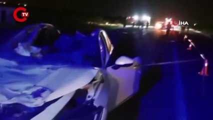 Başıboş ata çarpan otomobil takla atarak hurdaya döndü 1 ölü 1 yaralı