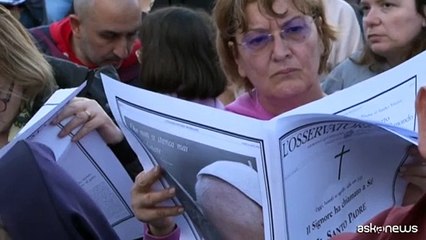 La recita del rosario in San Pietro per il Papa col Cardinal Re