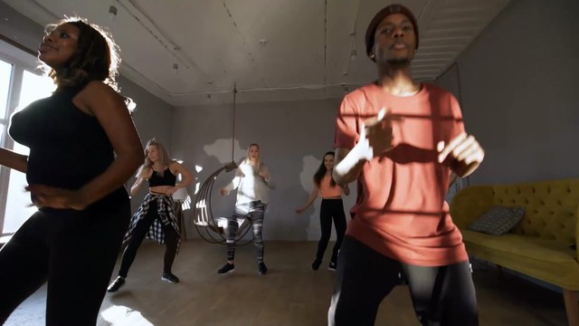 1) Musique. Genre _ Hip-hop et rap. Humeur _ Optimiste - Made with Clipchamp