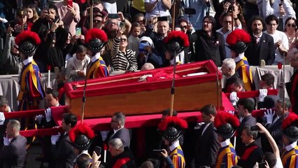 Papst im Petersdom aufgebahrt