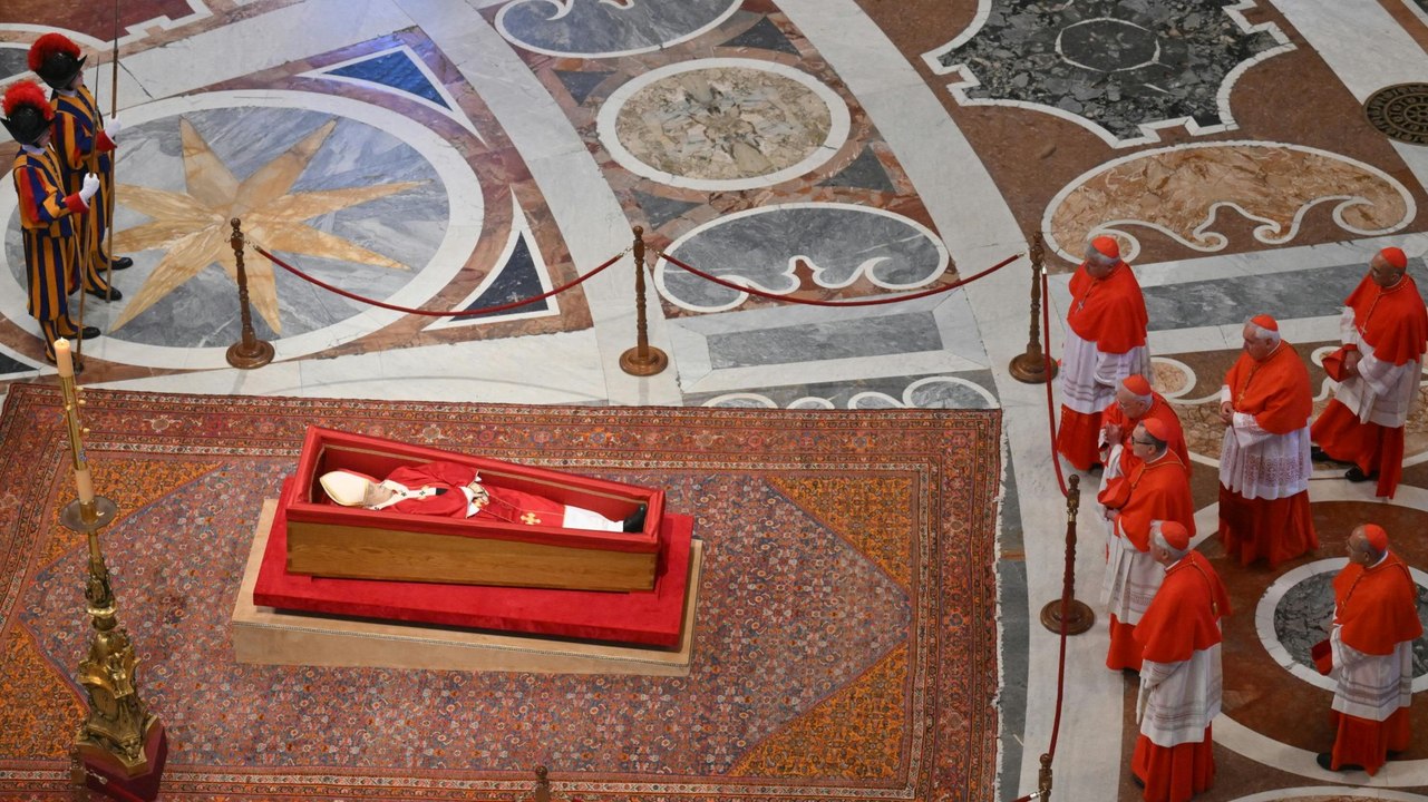 Papst Franziskus bis Freitag im Petersdom aufgebahrt