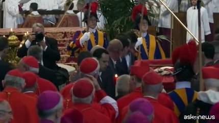 Oltre 80 cardinali presenti per rito traslazione del corpo Francesco