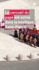 Le cercueil du pape est arrivé dans la basilique Saint-Pierre pour y être exposé au public