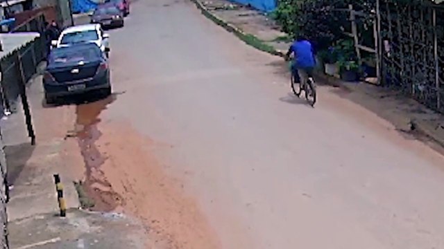 Ciclista passa a mão nas partes íntimas de criança de 11 anos