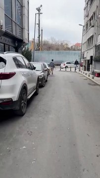 İstanbul'da deprem sonrası toplanma alanında Kanal İstanbul inşaatı