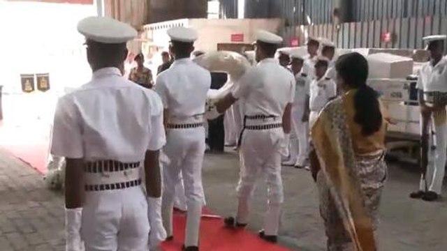 Delhi CM Rekha Gupta Pays Tribute to Navy Officer Vinay Narwal | Pahalgam Attack
