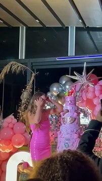 Τα γενέθλια της Κατερίνας Στικούδη σε μαγαζί στο Γκάζι