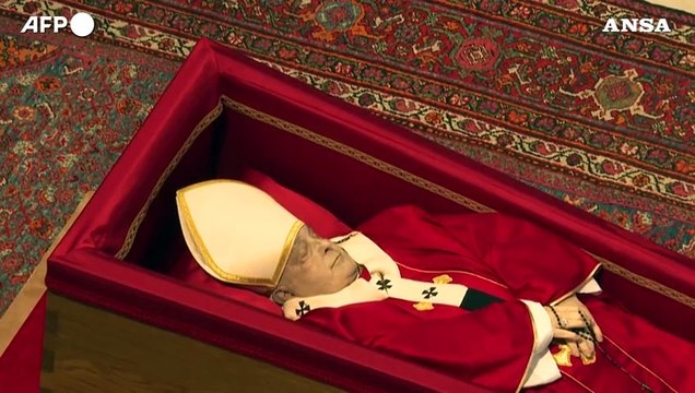 Ostensione Papa Francesco, la bara davanti all'altare della confessione