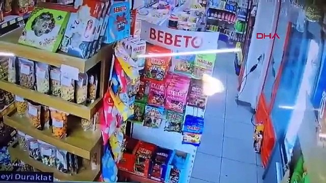 İstanbul'u sallayan 6.2'lik deprem güvenlik kameralarına yansıdı