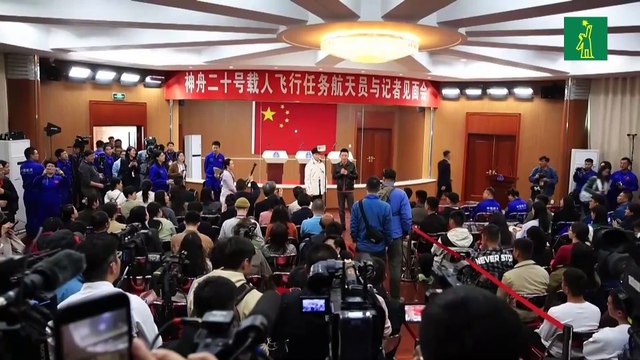 China presenta a los astronautas de la misión Shenzhou-20, que despegará este jueves