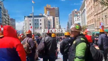 "Mineros colapsan La Paz en plena crisis económica"