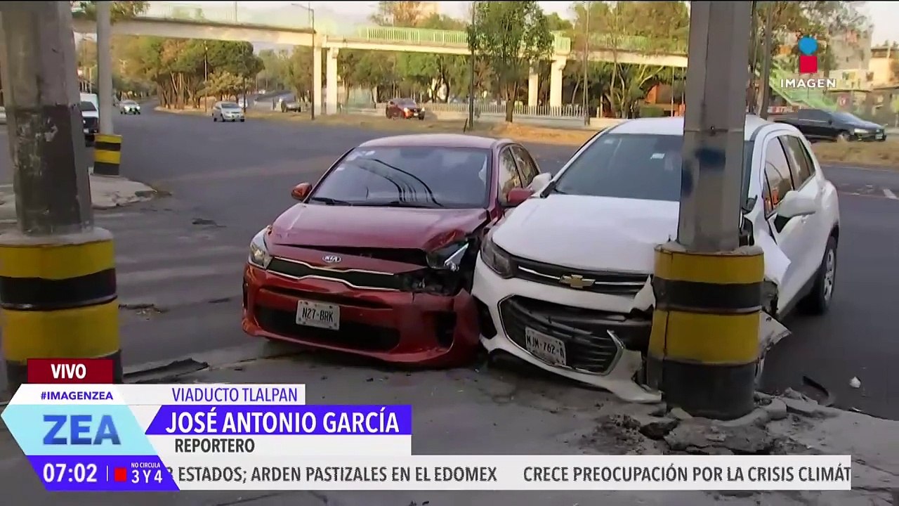 Vehículos se impactan en Viaducto Tlalpan, CDMX