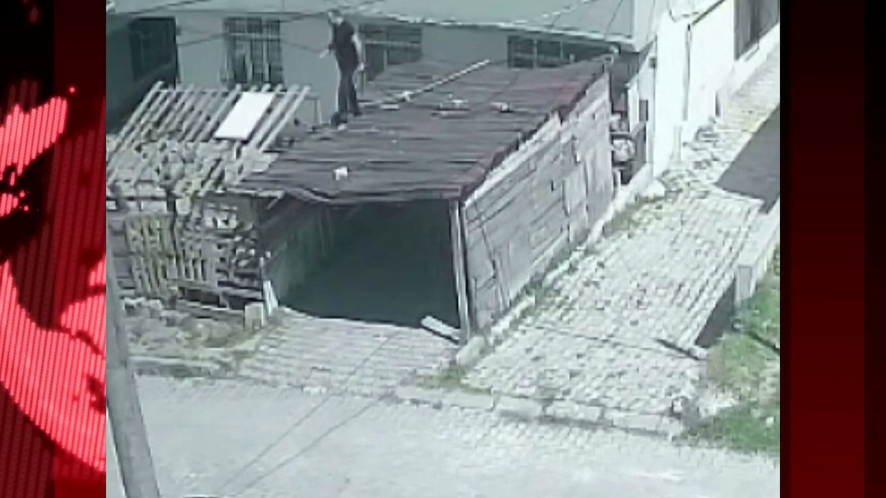 Panik Yaptı, Balkondan Aşağı Atladı: O Anlar Kamerada