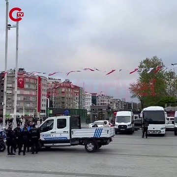 İskender Bayhan paylaştı: Gezi Parkı ve Taksim Meydanı polis araçları ve sivil araçlarla işgal altında