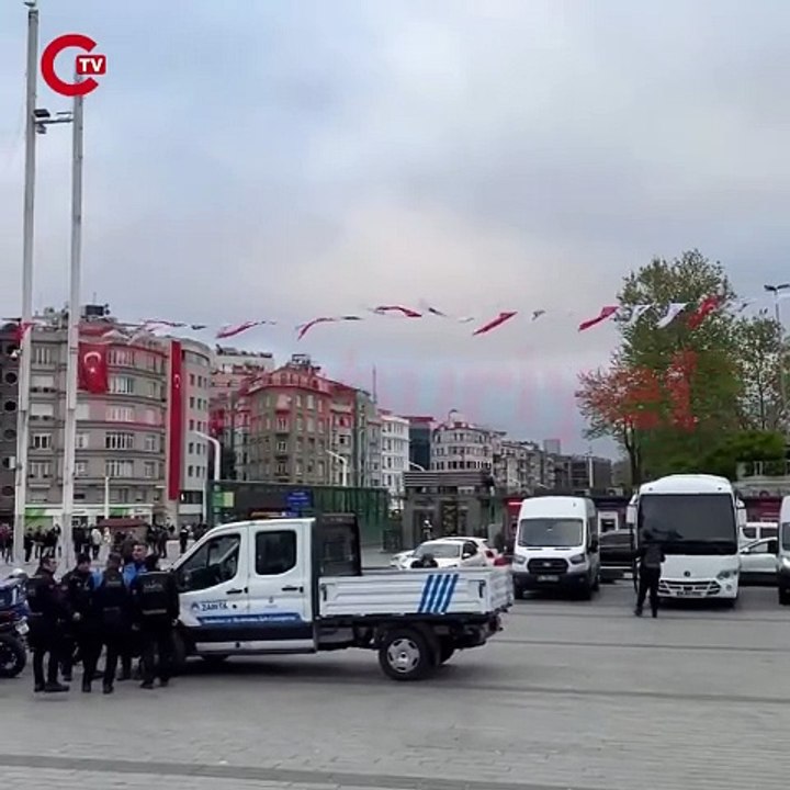 İskender Bayhan paylaştı: Gezi Parkı ve Taksim Meydanı polis araçları ve sivil araçlarla işgal altında