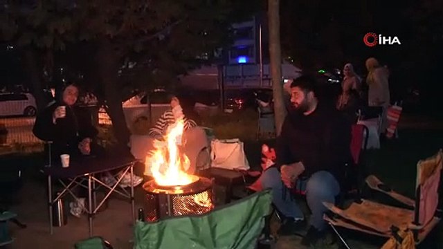 İstanbul’dan deprem manzaraları! Kimi çadırda, kimi kamyonet kasasında