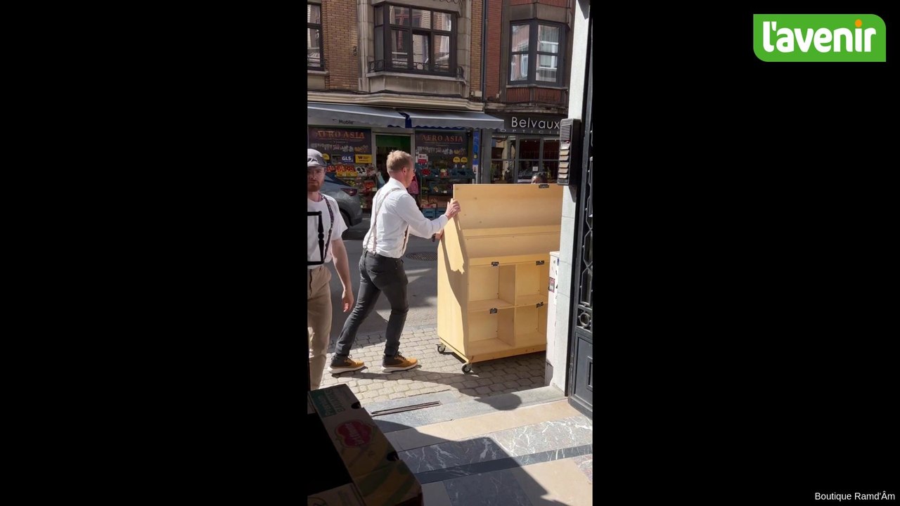 Namur: Ramd'Âm déménage avec une chaîne humaine de la rue des Carmes à la rue des Croisiers,