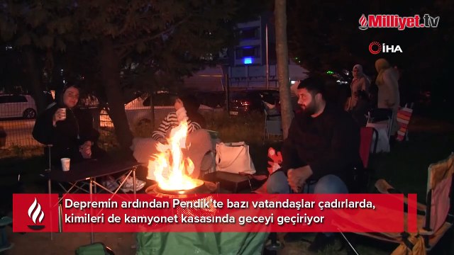 Depremin ardından kimisi çadırda, kimisi kamyonet kasasında geceyi geçiriyor