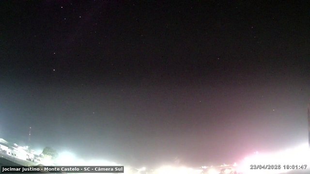 Meteoro de cor verde é flagrado ao cruzar o céu em diversas cidades de SC