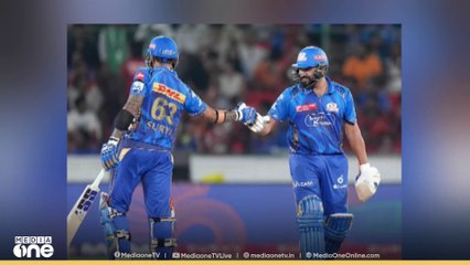 ഐപിഎല്ലിൽ സണ്‍റൈസേഴ്‌സ് ഹൈദരാബാദിനെ ഏഴ് വിക്കറ്റിന് തോൽപിച്ച് മുംബൈ