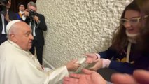 tn7-Tica recibió maravilloso regalo de papa Francisco en sus 15 años-230425