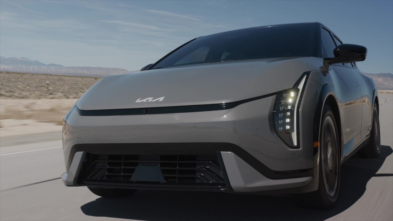 Welche Batterieoptionen sind für den Kia EV4 erhältlich und wie weit reicht eine Aufladung