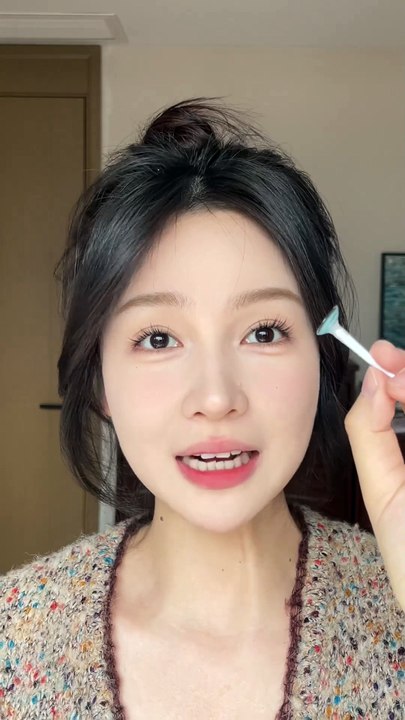 Blue contacts