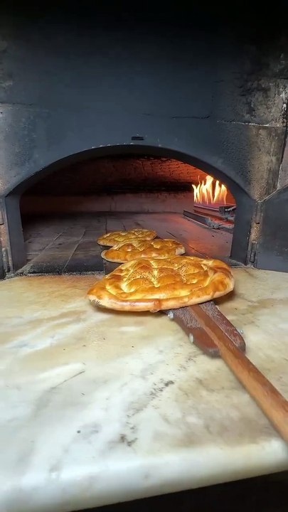 İftarda sıcacık ramazan pidesi😋