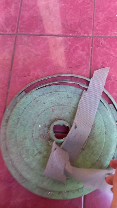 Tutup ember sudah rapuh