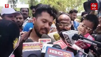 आतंकी हमले के शिकार सुशील का इंदौर में अंतिम संस्कार, व्हीलचेयर पर पहुंची बेटी